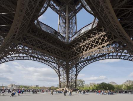 parvis tour Eiffel